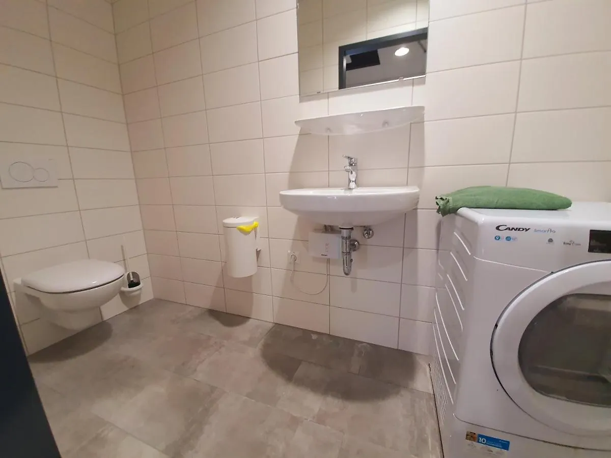 Freienwohnung Nahe Kuhsee Am Zwolf Apostel Platz Augsburg
