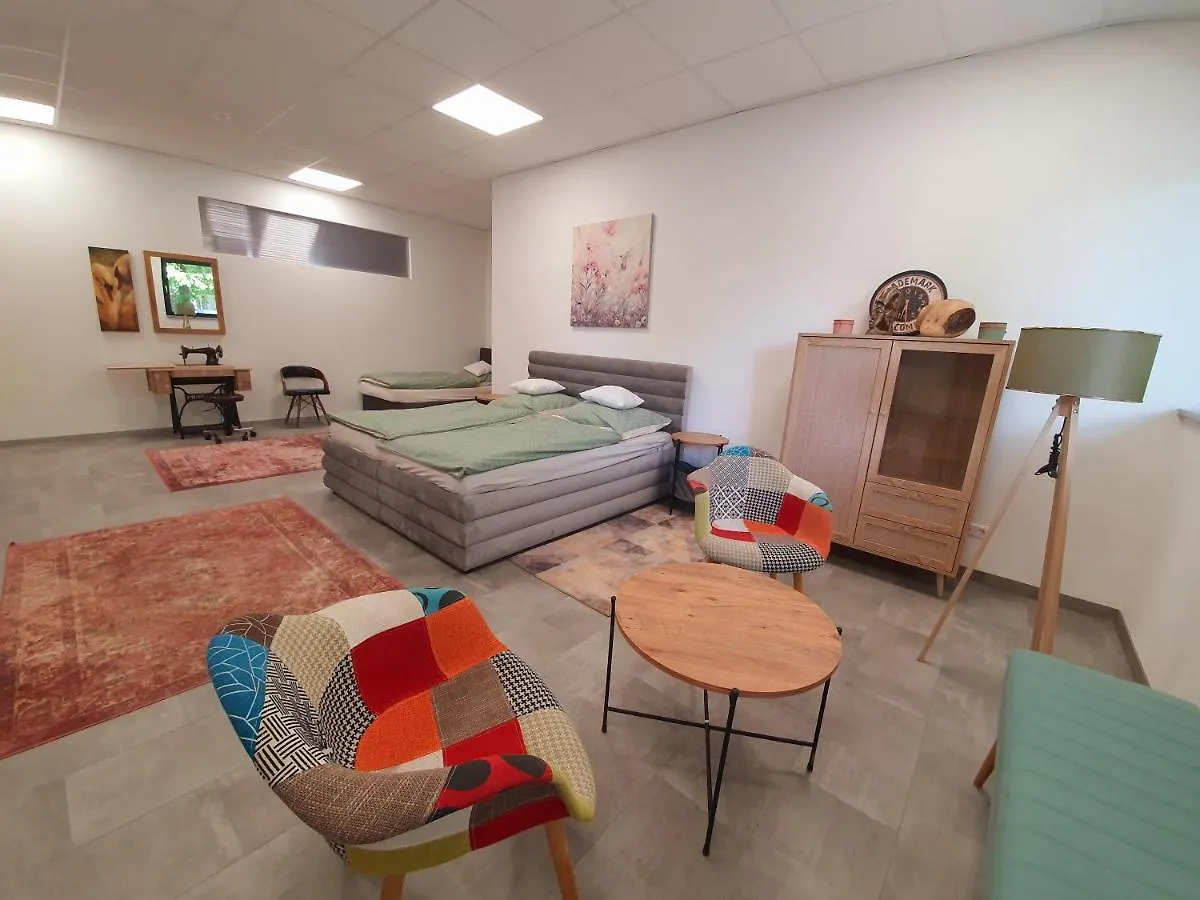 Freienwohnung Nahe Kuhsee Am Zwolf Apostel Platz Augsburg Apartment